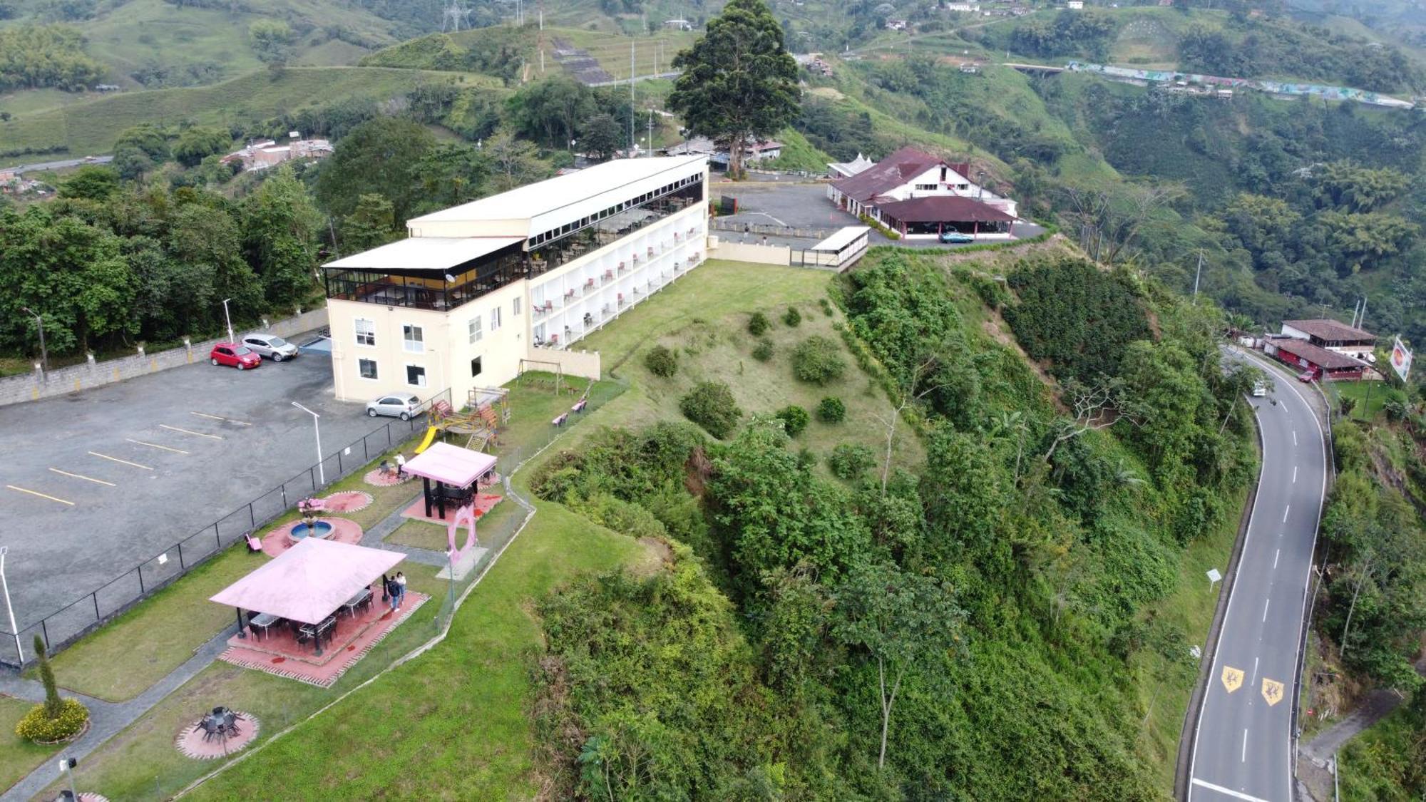 Hotel Entre Lomas Санта-Роса-де-Кабаль Екстер'єр фото