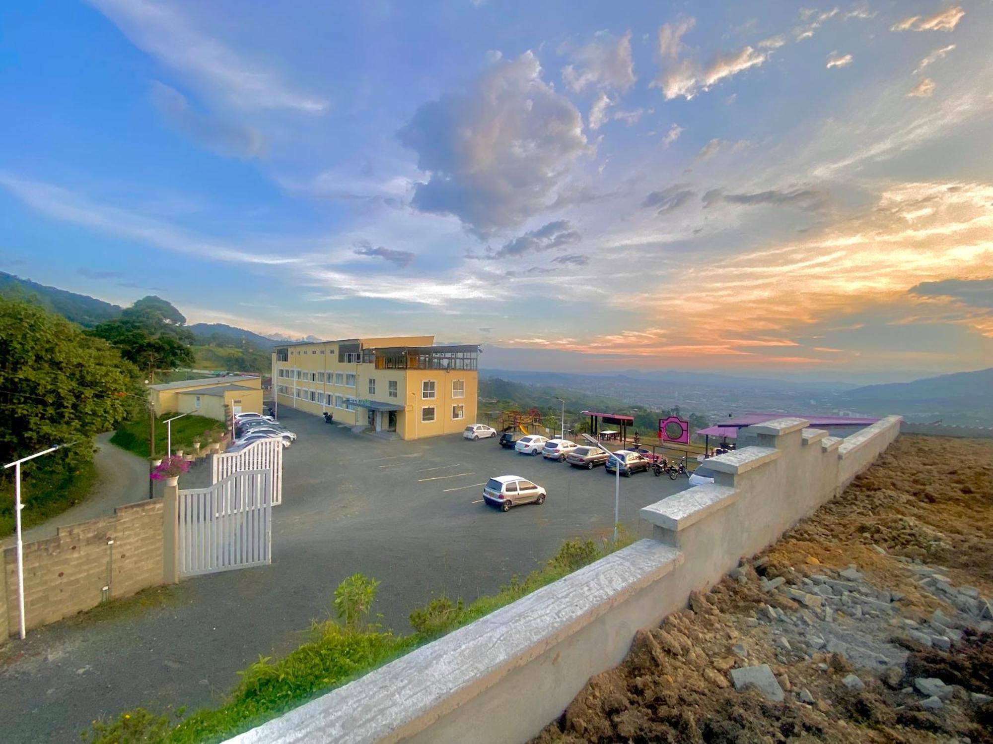 Hotel Entre Lomas Санта-Роса-де-Кабаль Екстер'єр фото