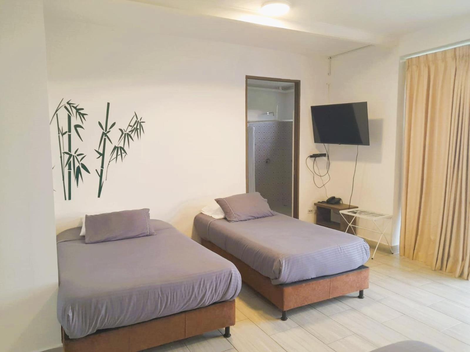 Hotel Entre Lomas Санта-Роса-де-Кабаль Екстер'єр фото