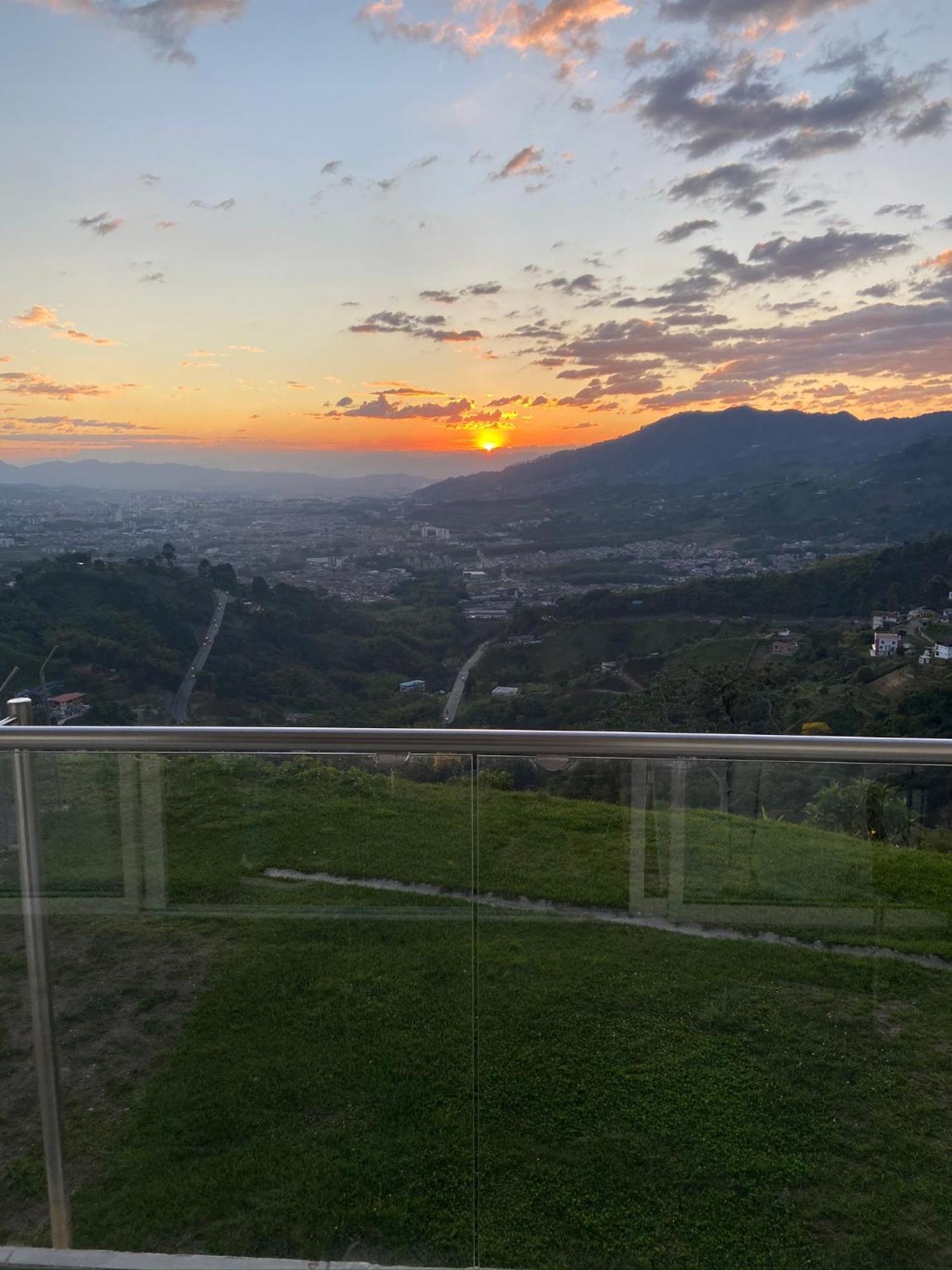 Hotel Entre Lomas Санта-Роса-де-Кабаль Екстер'єр фото
